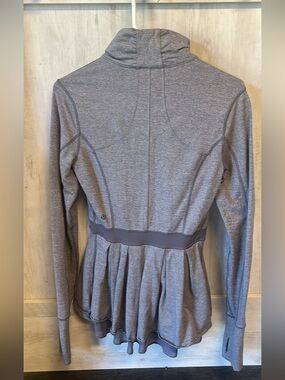 Lululemon jacket size 6